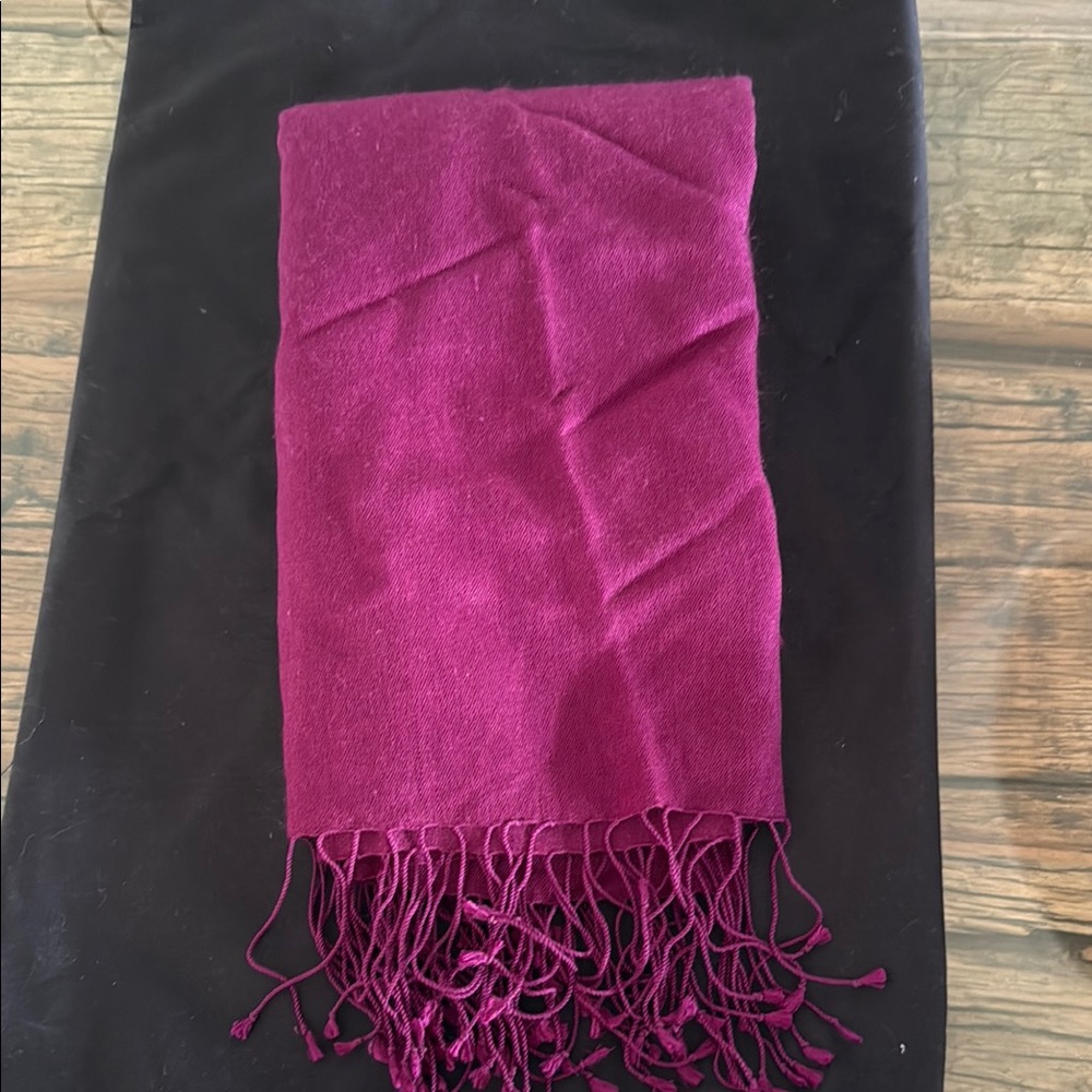 Bloomingdale's Purple cashmere Scarf with Fringe Detailing